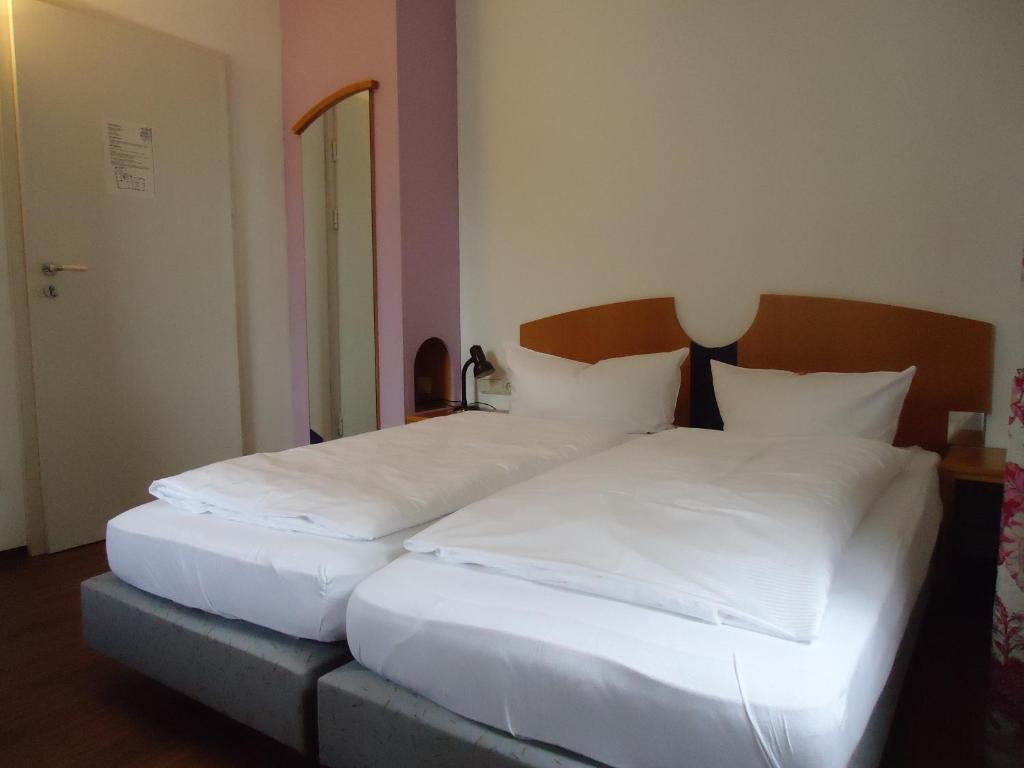 Garni Hotel Kaiserdom Bamberg Quarto foto